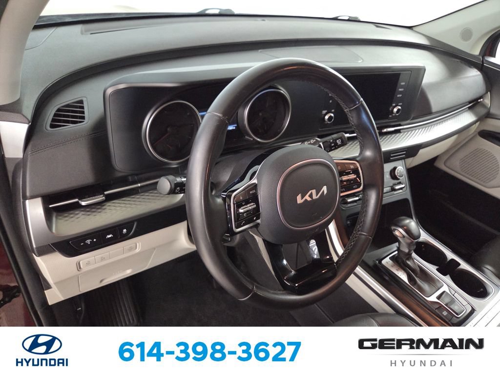 Used 2023 Kia Carnival LX FWD image 18