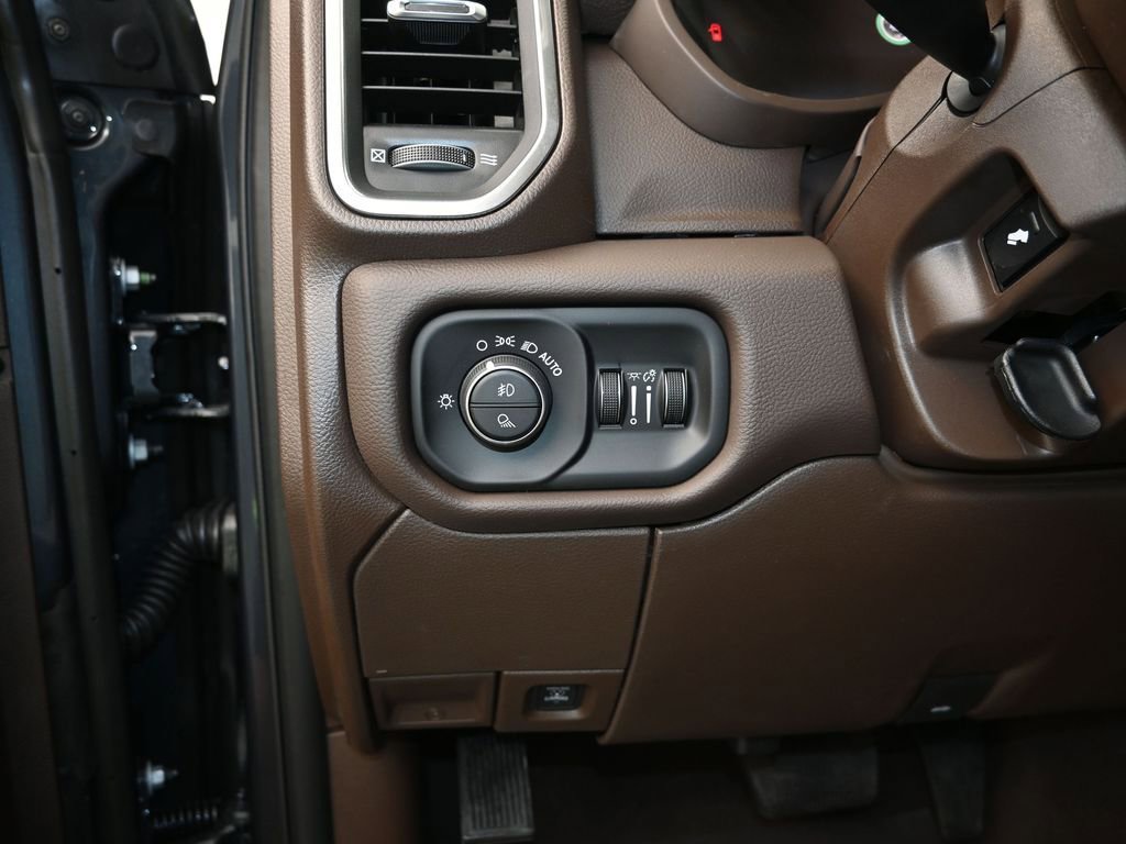 New 2026 RAM 3500 Laramie AWD/4WD image 13