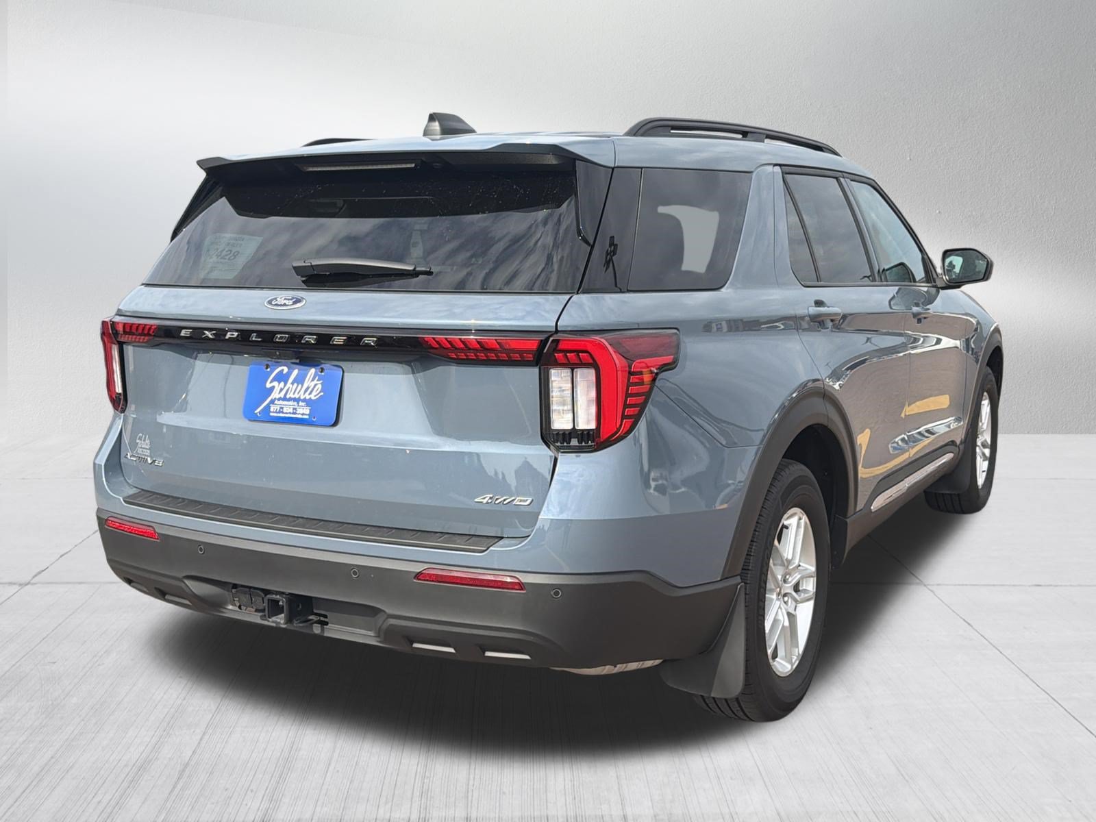 Used 2025 Ford Explorer Active AWD/4WD image 6