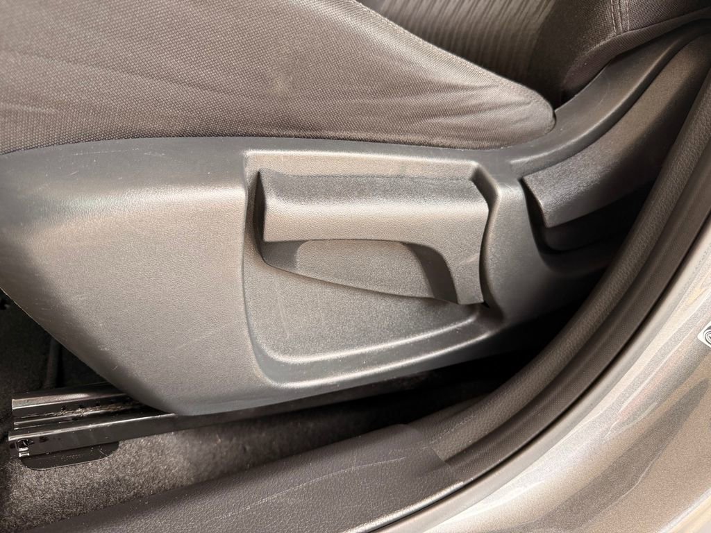 Used 2020 Nissan Rogue S FWD image 12