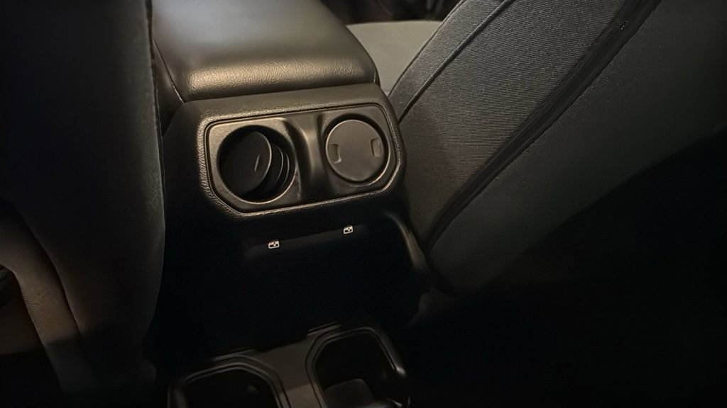 Used 2025 Jeep Wrangler Sport image 12