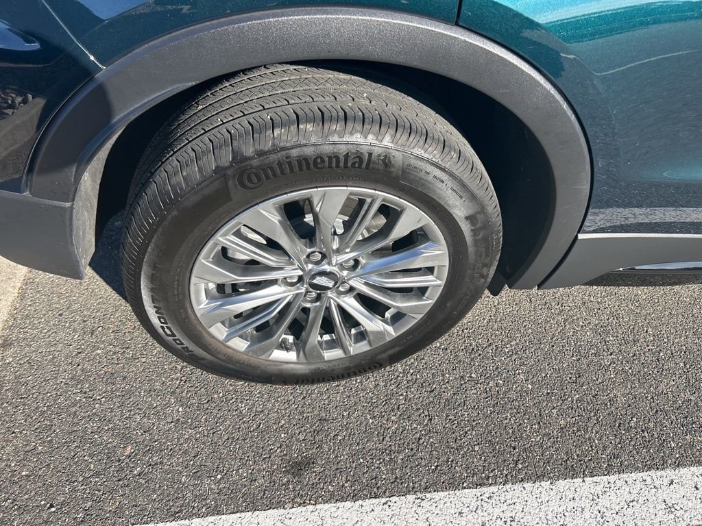 Used 2024 Cadillac XT4 Premium Luxury w/ Technology Package AWD/4WD image 10