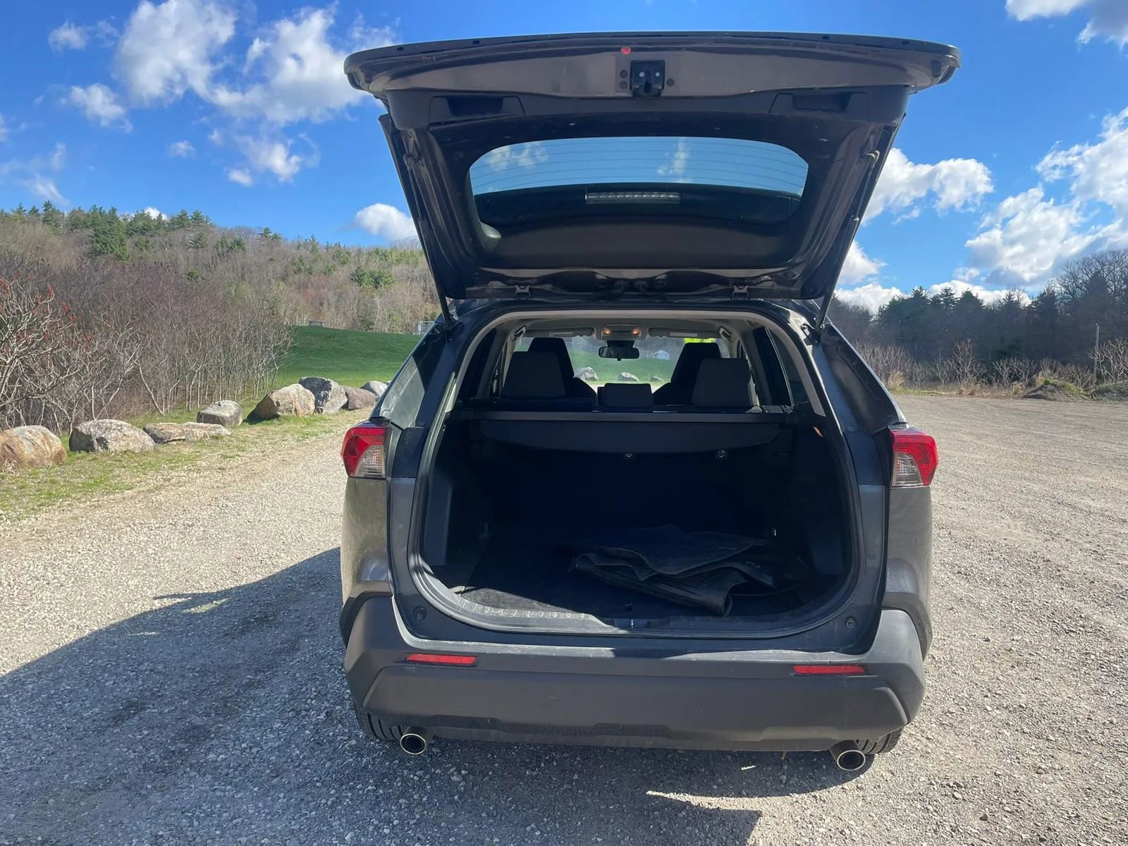Used 2019 Toyota RAV4 LE AWD/4WD image 18