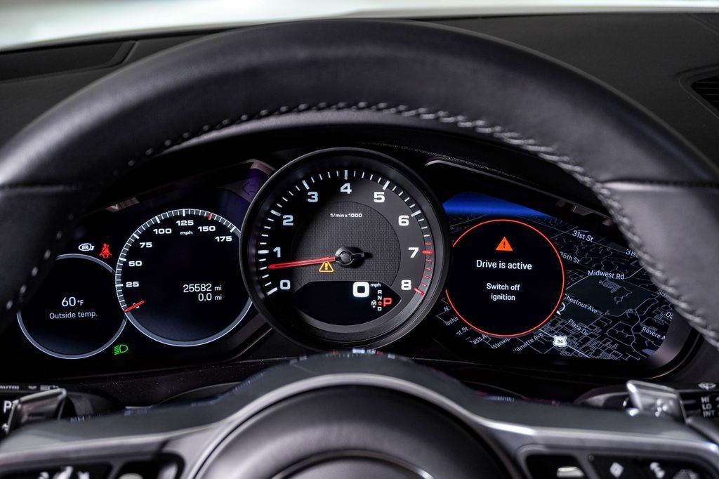 Certified 2023 Porsche Cayenne Platinum Edition image 21