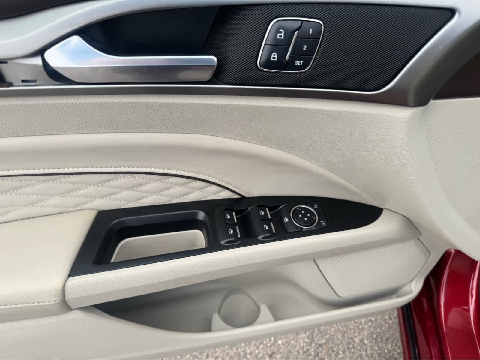 Used 2018 Ford Fusion Platinum FWD image 13