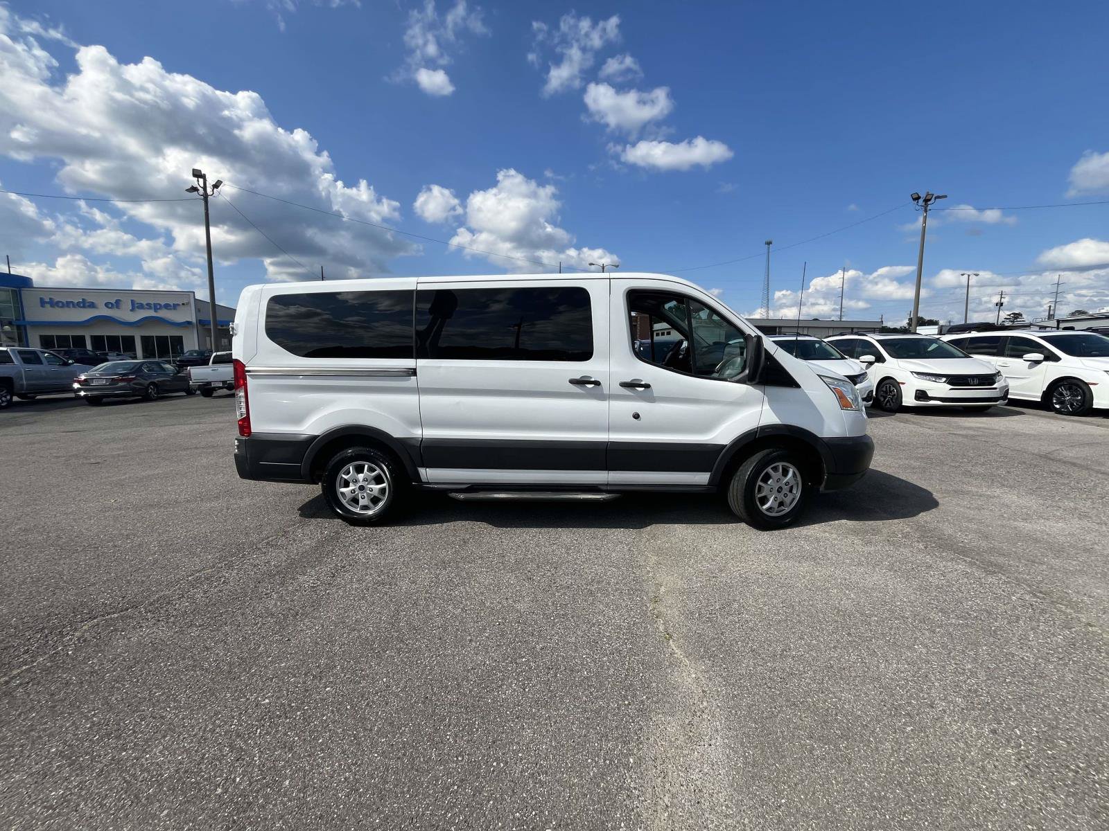 Used 2015 Ford Transit 150 XLT RWD image 3