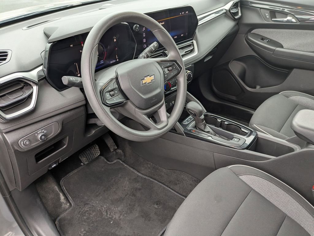 Used 2025 Chevrolet TrailBlazer LT image 16