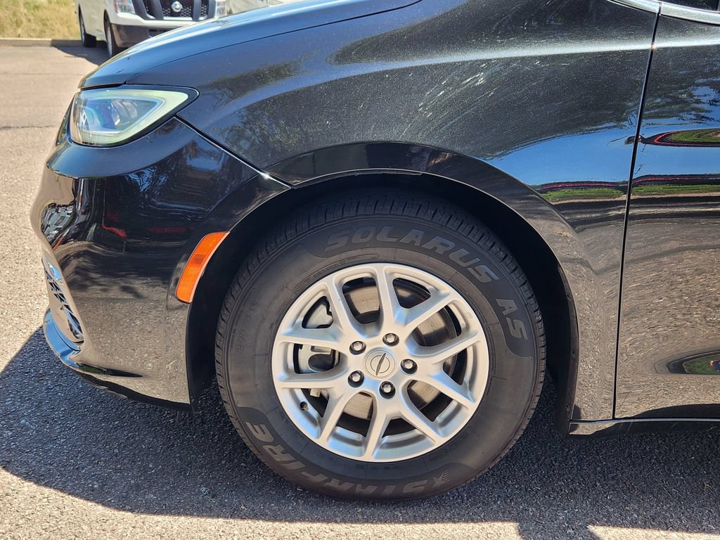 Used 2022 Chrysler Pacifica Touring-L FWD image 29