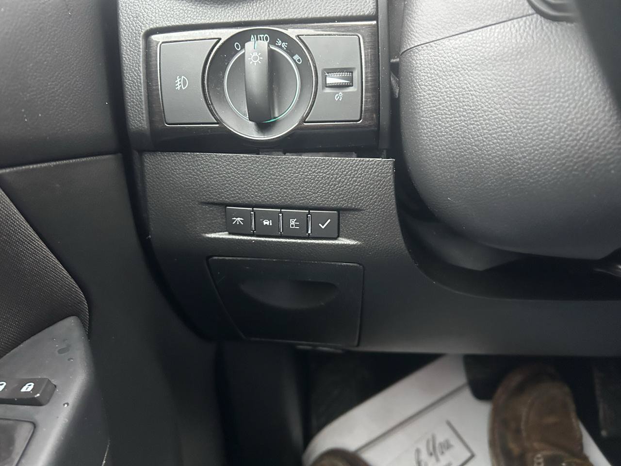 Used 2013 Chevrolet Captiva Sport LT FWD image 24