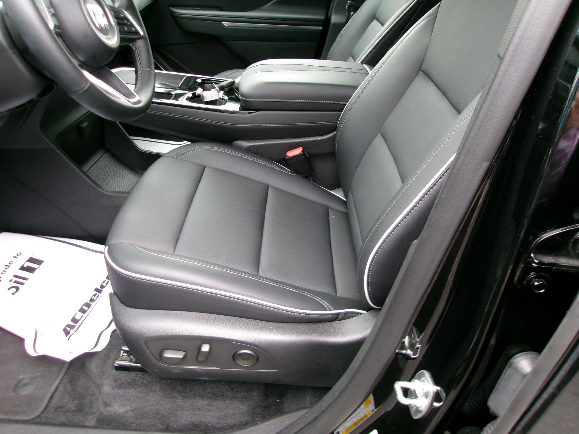 Used 2025 Buick Enclave Preferred image 10