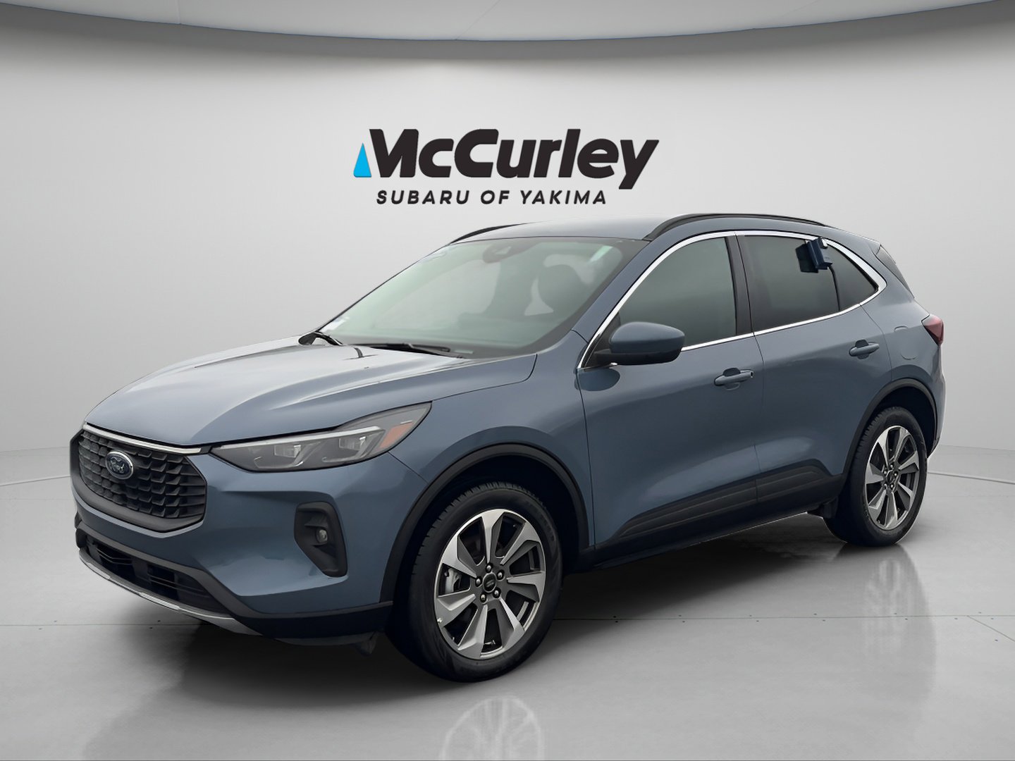 Used 2025 Ford Escape Platinum image 1