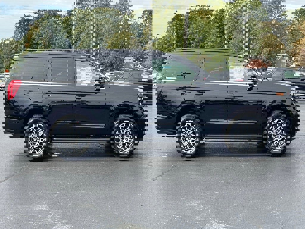 New 2025 Ford Expedition Active image 4