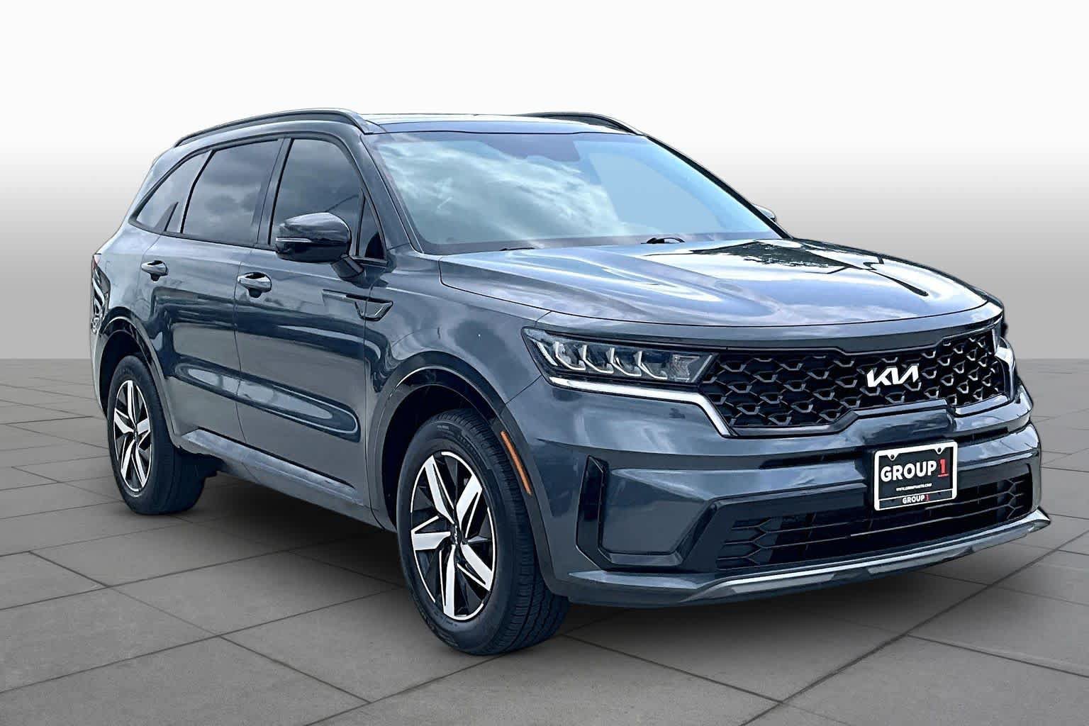Certified 2023 Kia Sorento S w/ Panoramic Sunroof Package FWD image 3