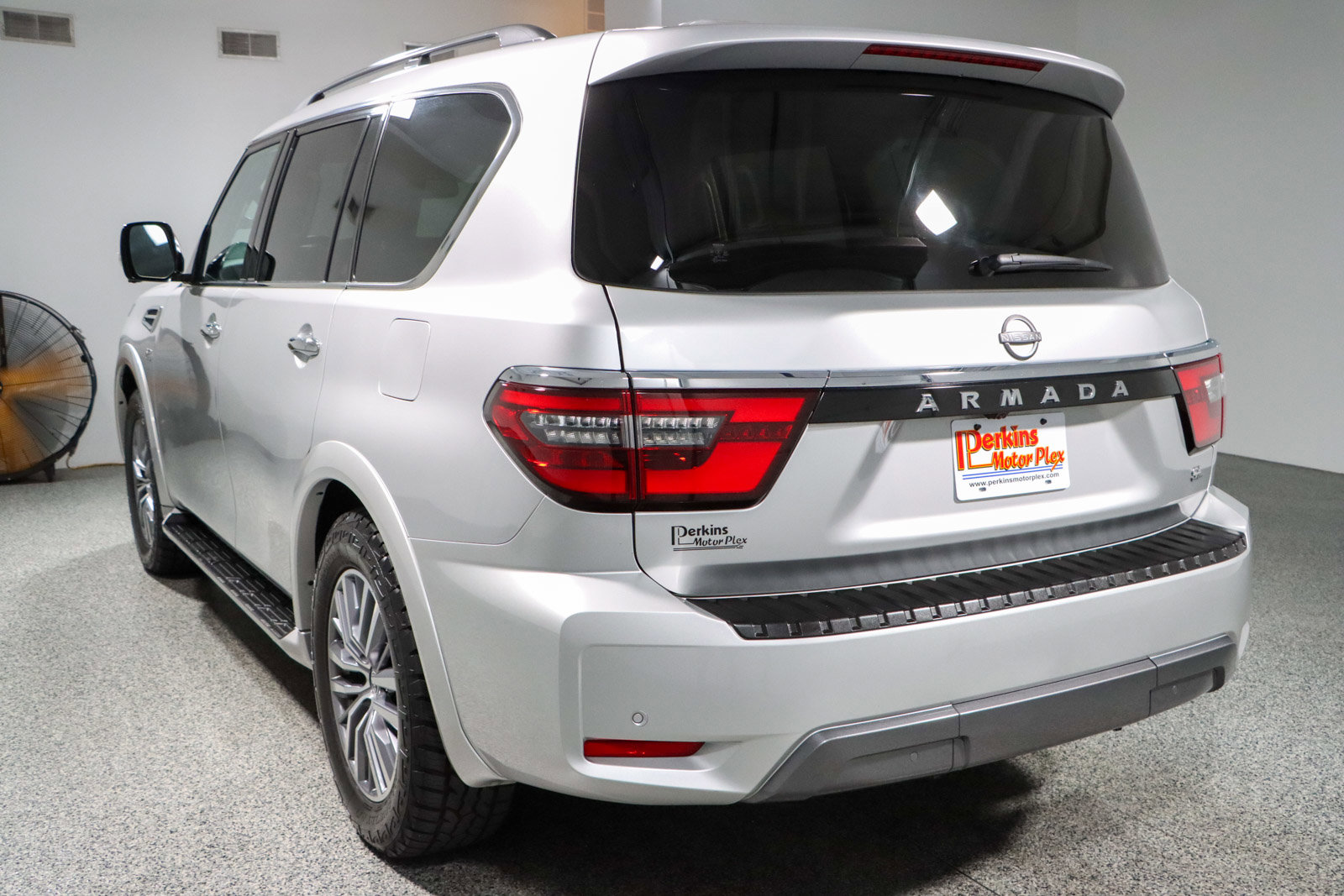 Used 2022 Nissan Armada SL w/ Captain's Chairs Package image 9