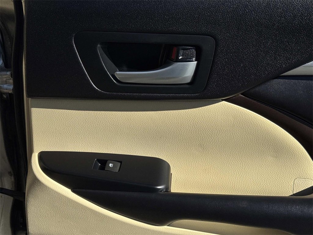 Used 2016 Toyota Highlander XLE image 23