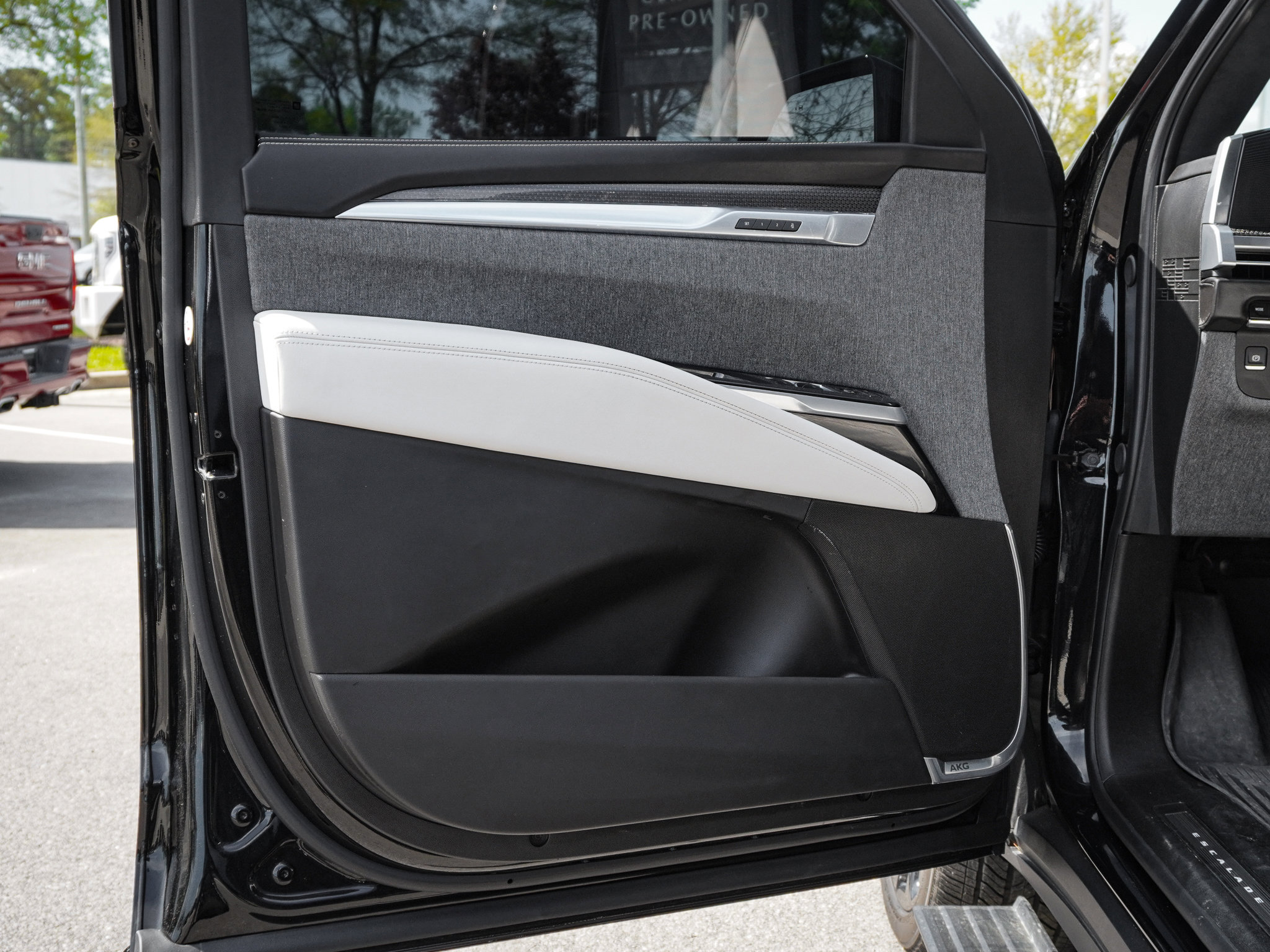 Used 2026 Cadillac Escalade V w/ LPO, ONYX Package AWD/4WD image 14