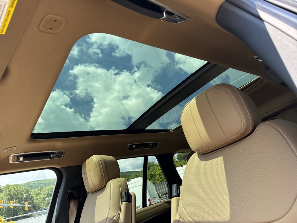 New 2025 Land Rover Range Rover SE image 10