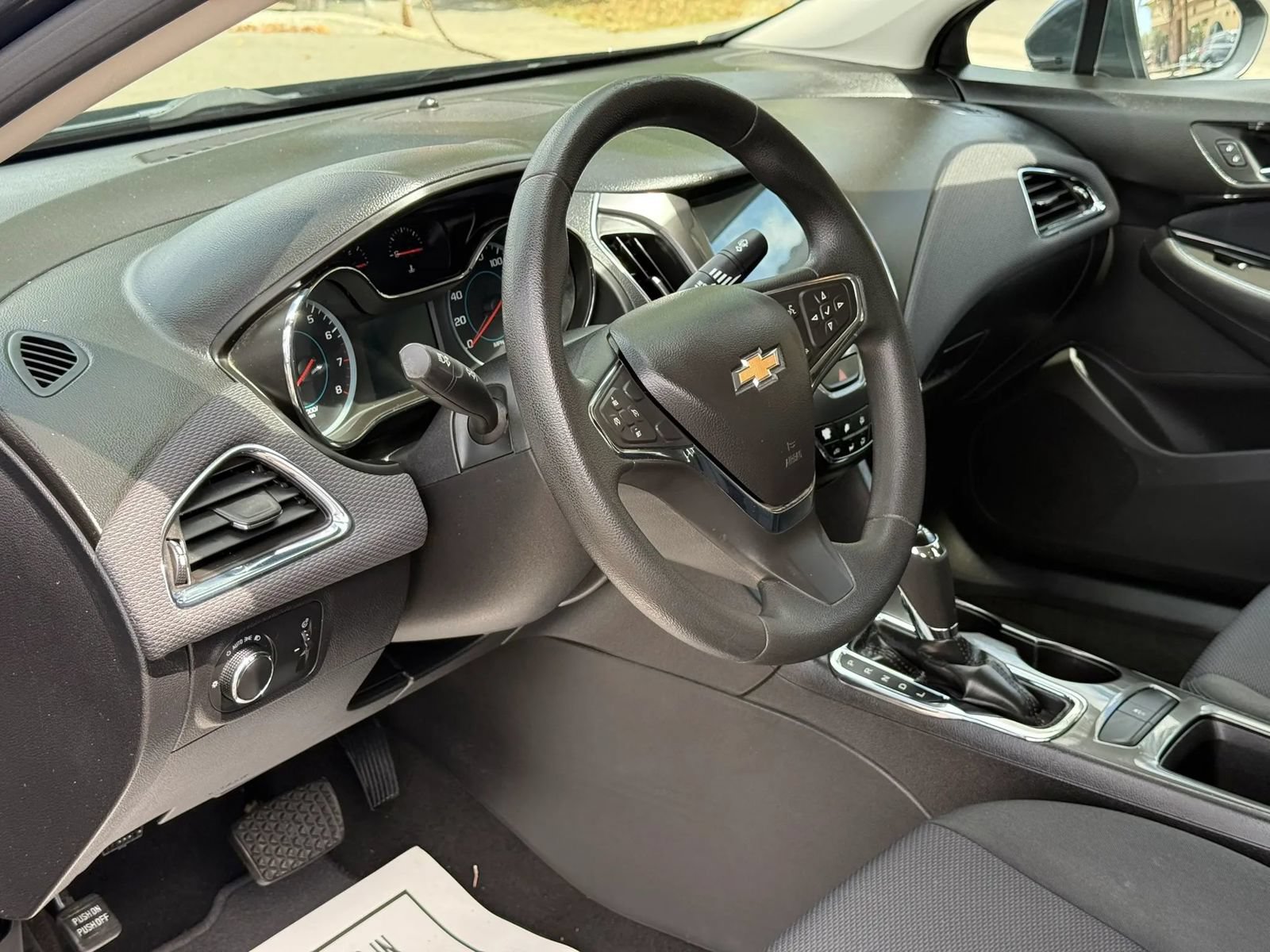 Used 2017 Chevrolet Cruze LT FWD image 17