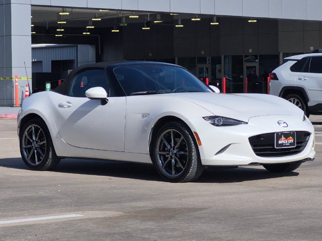 Used 2020 MAZDA MX-5 Miata Grand Touring RWD image 8