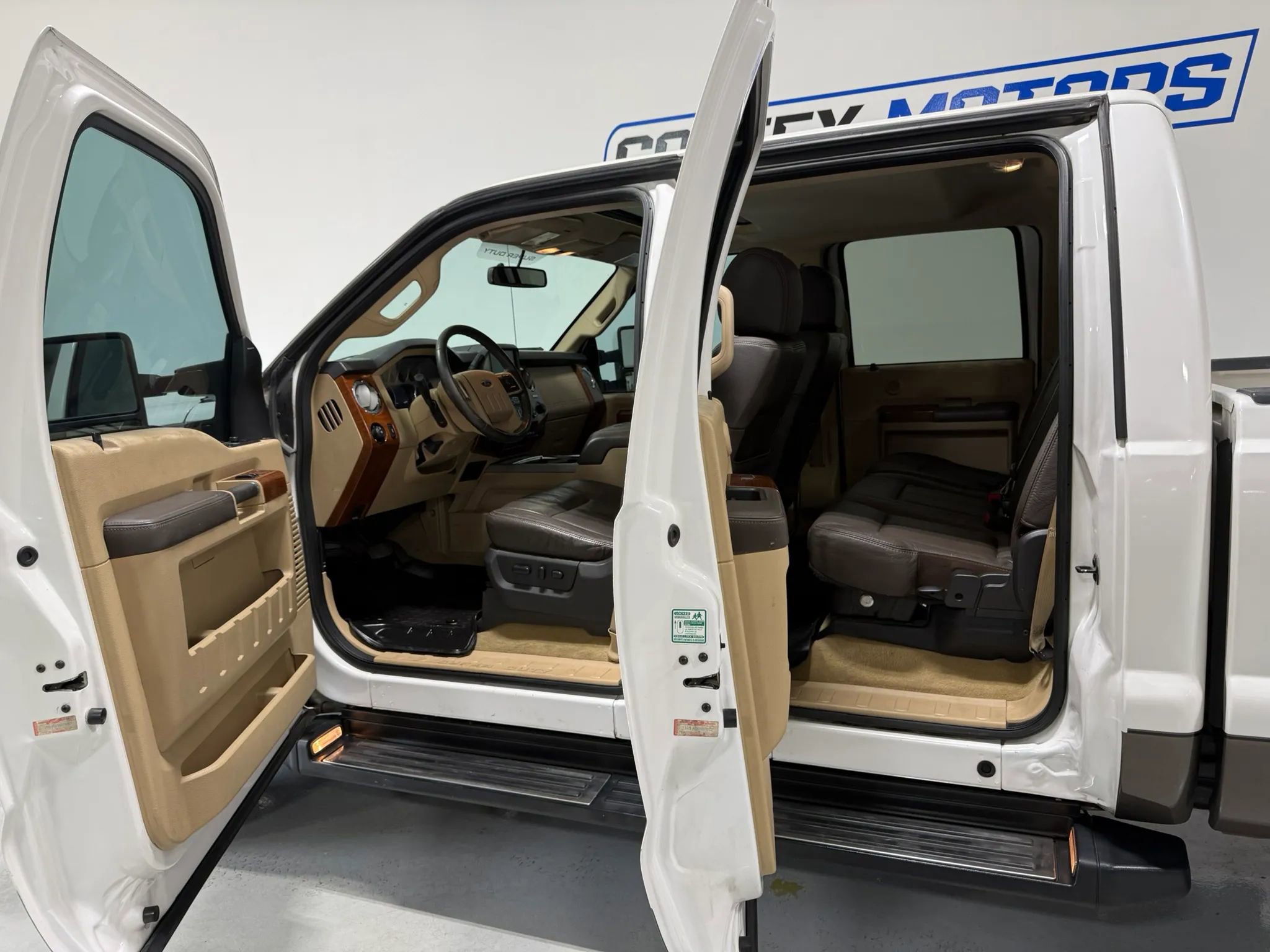 Used 2015 Ford F250 King Ranch w/ FX4 Off-Road Package AWD/4WD image 14