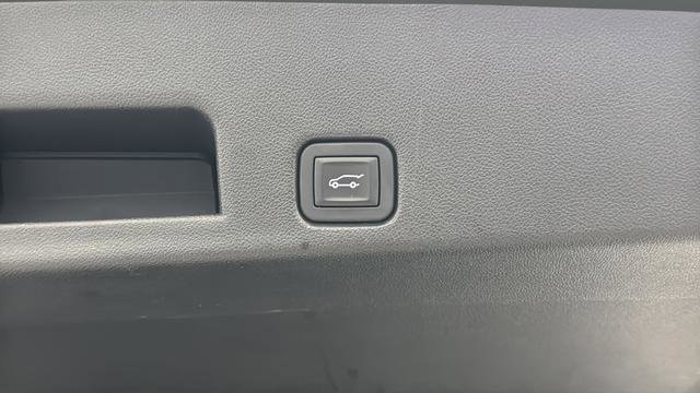 Used 2024 GMC Acadia AT4 image 30