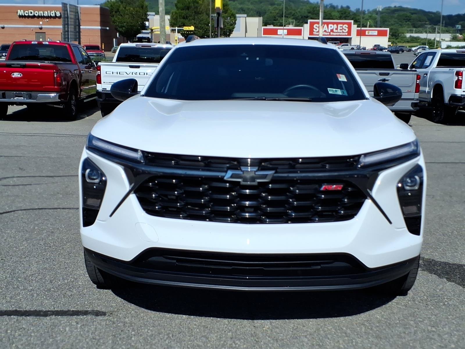 Used 2024 Chevrolet Trax RS w/ Sunroof Package FWD image 9