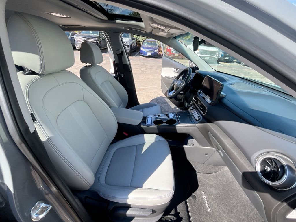 Used 2023 Hyundai Kona Limited image 17