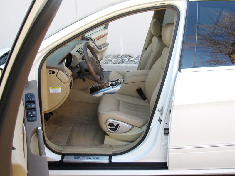 Used 2008 Mercedes-Benz R 320 CDI 4MATIC w/ P2 Pkg image 18
