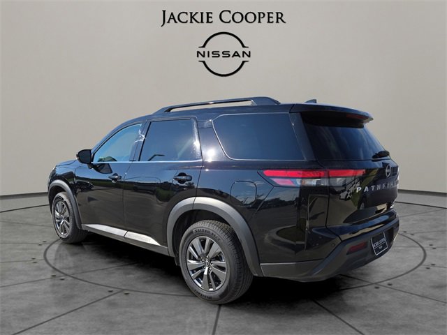 Certified 2024 Nissan Pathfinder SV image 3
