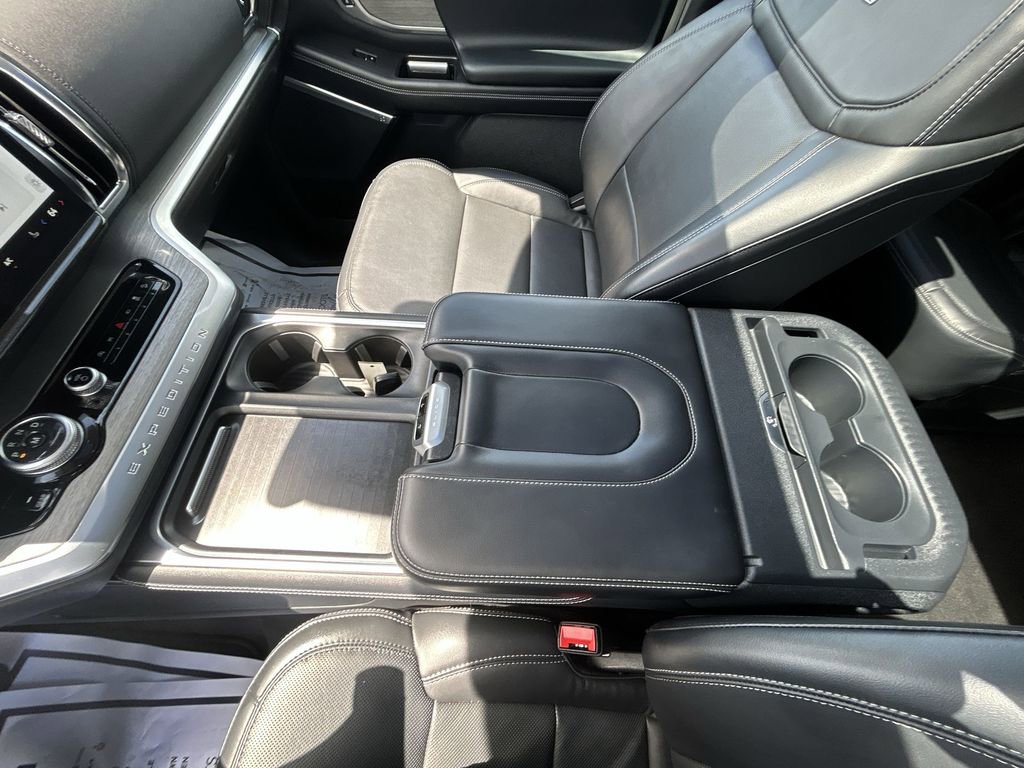 Used 2025 Ford Expedition Platinum AWD/4WD image 27