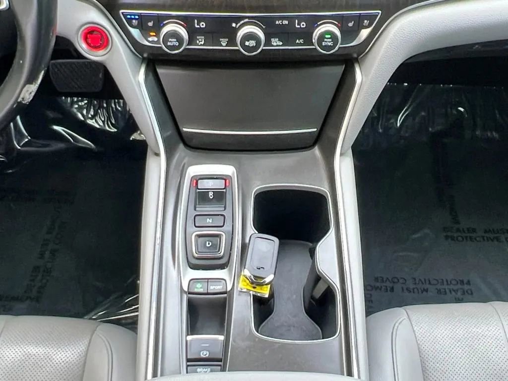 Used 2019 Honda Accord Touring image 11