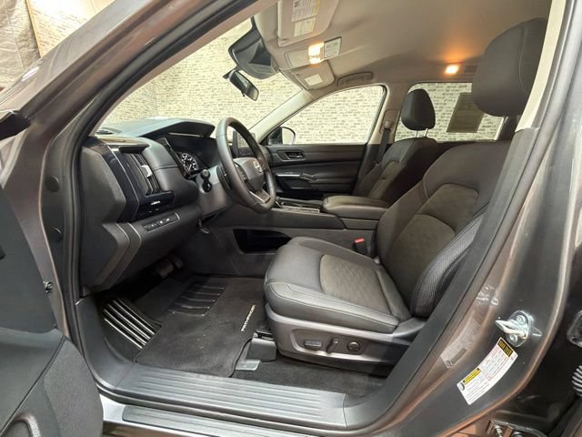 Used 2026 Nissan Pathfinder SV FWD image 23