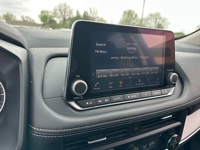 Used 2025 Nissan Rogue SV image 27