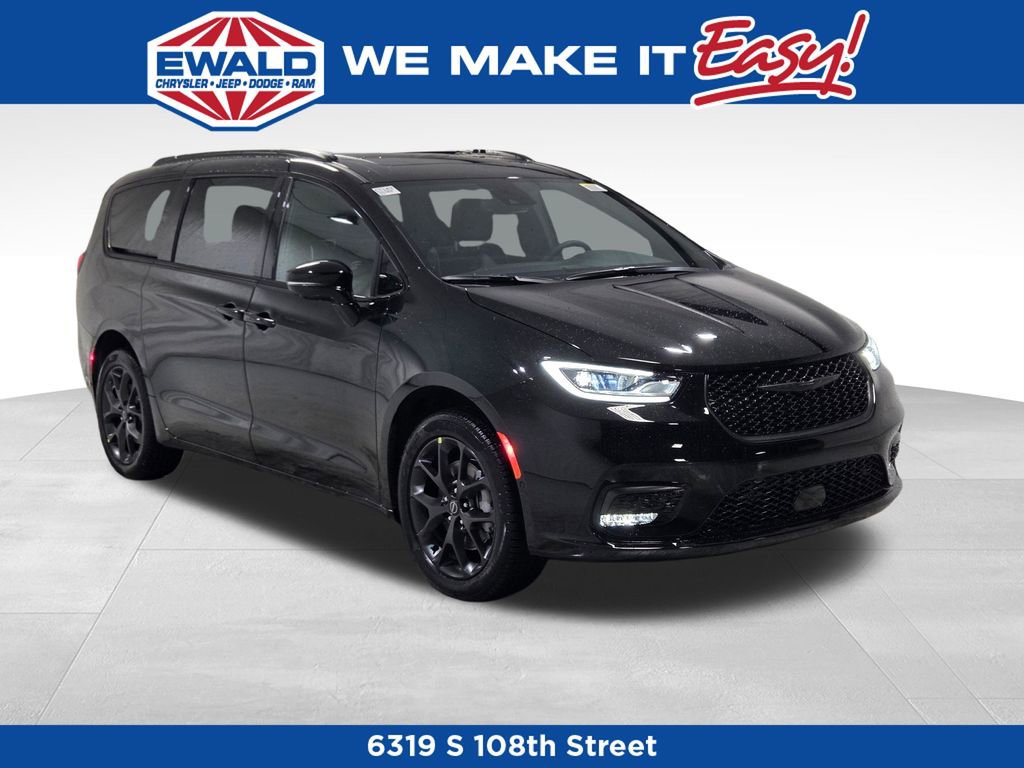 New 2026 Chrysler Pacifica Limited w/ S Appearance Package