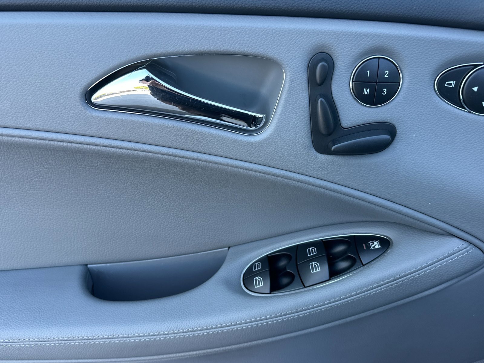 Used 2006 Mercedes-Benz CLS 500 image 11