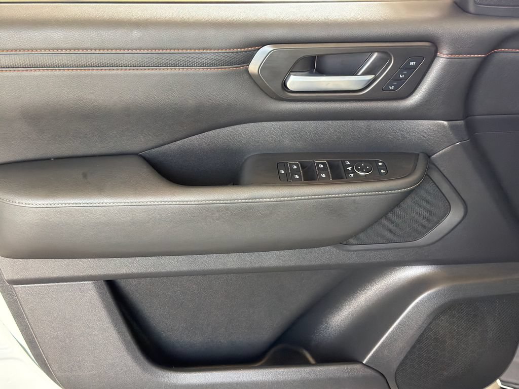 Used 2025 Nissan Armada PRO-4X AWD/4WD image 3