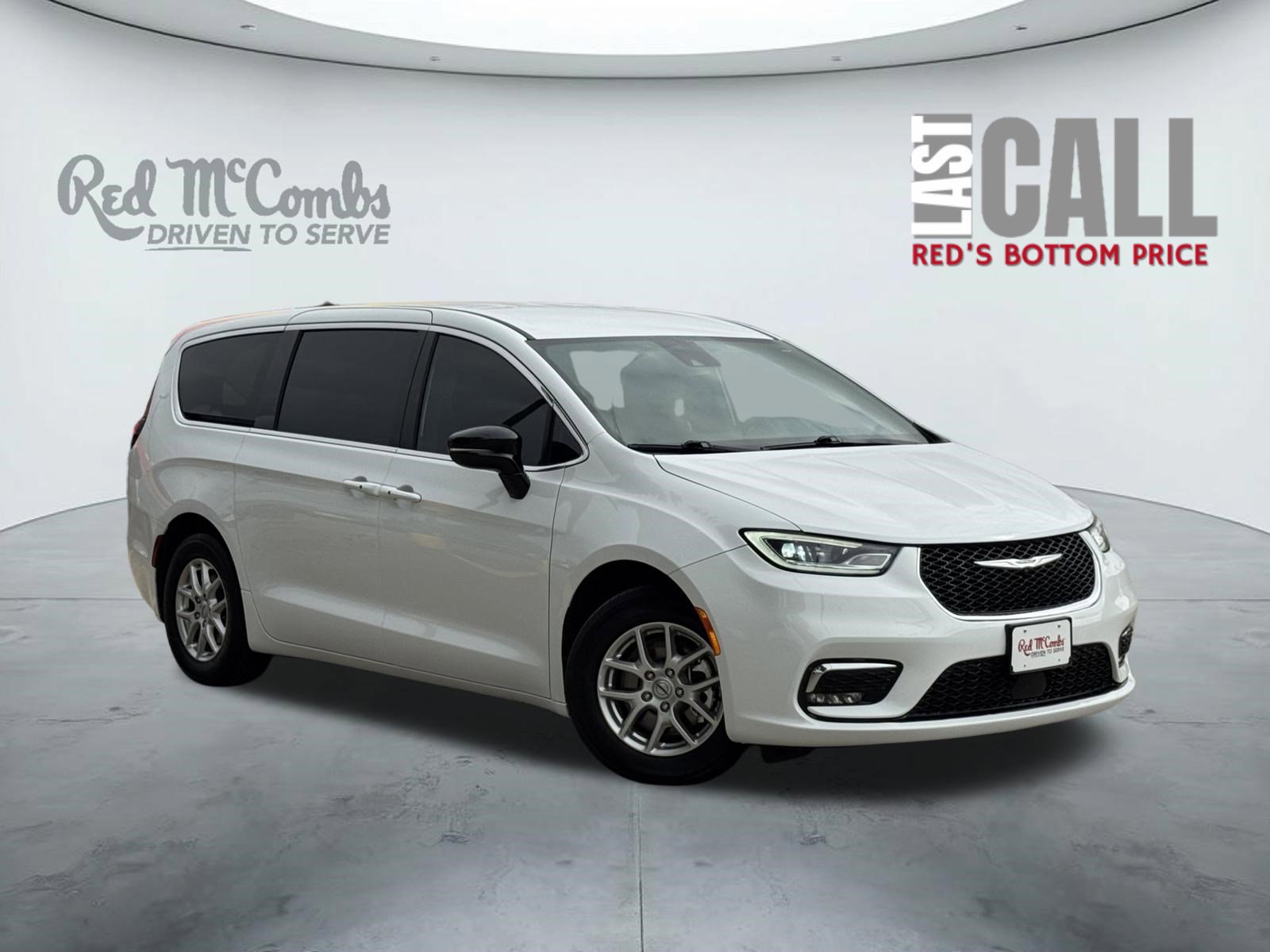 Used 2025 Chrysler Pacifica Select
