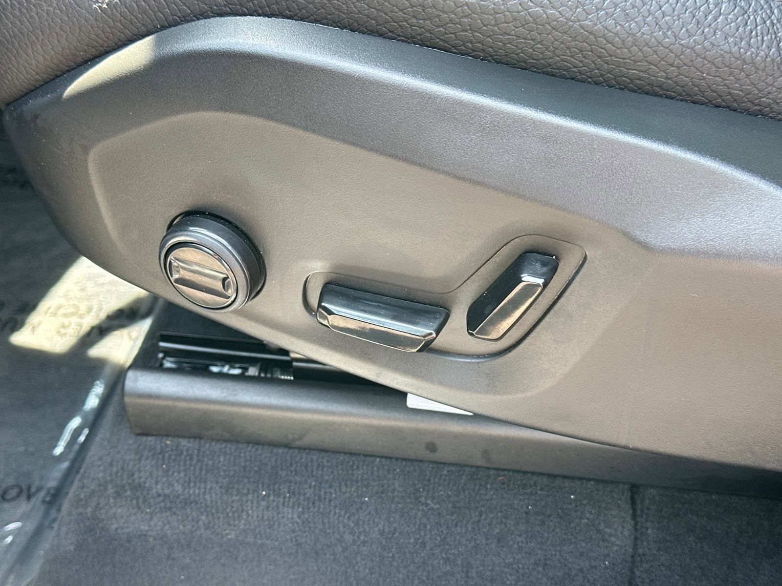 Certified 2025 Volvo XC90 B6 Plus image 18