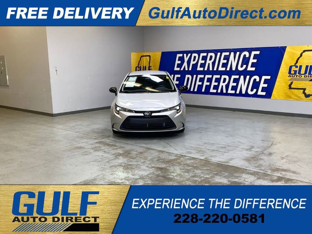 Used 2024 Toyota Corolla LE FWD image 3