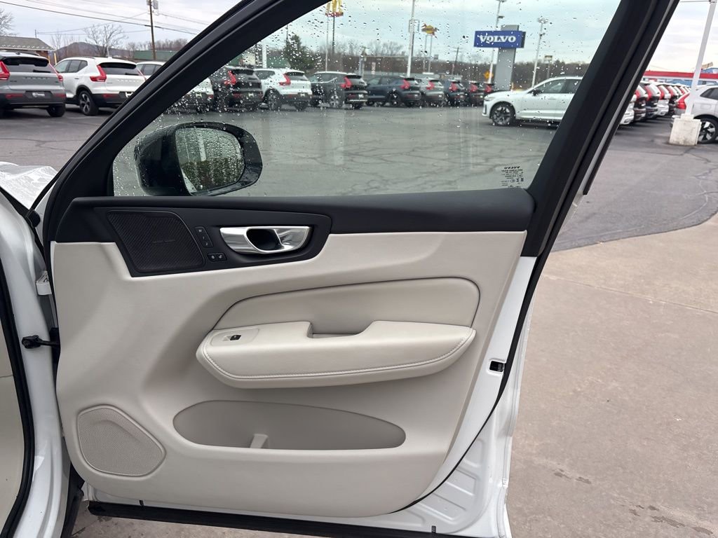 Certified 2024 Volvo XC60 T8 Ultimate w/ Protection Package Premier image 33