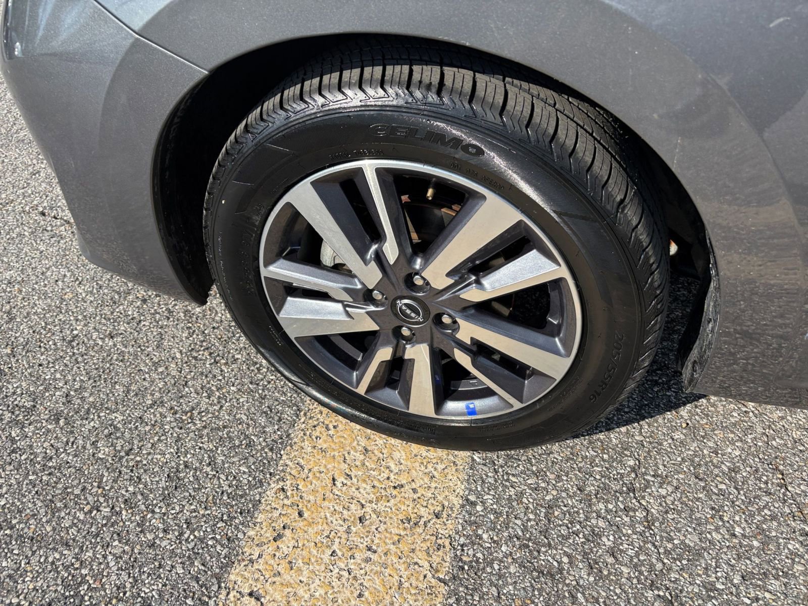 Used 2025 Nissan Versa SV FWD image 28