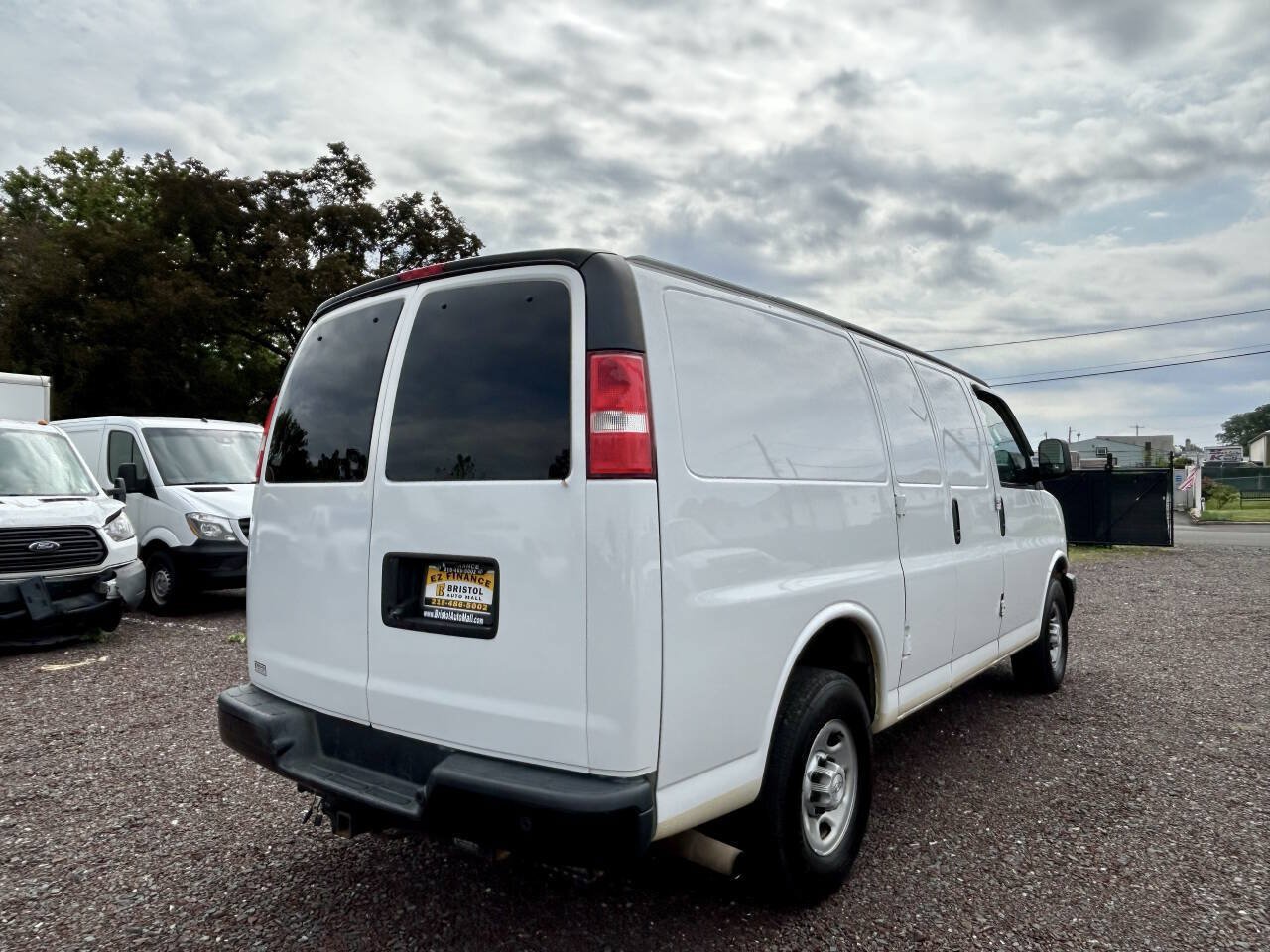 Used 2018 Chevrolet Express 2500 w/ Driver Convenience Package RWD image 5