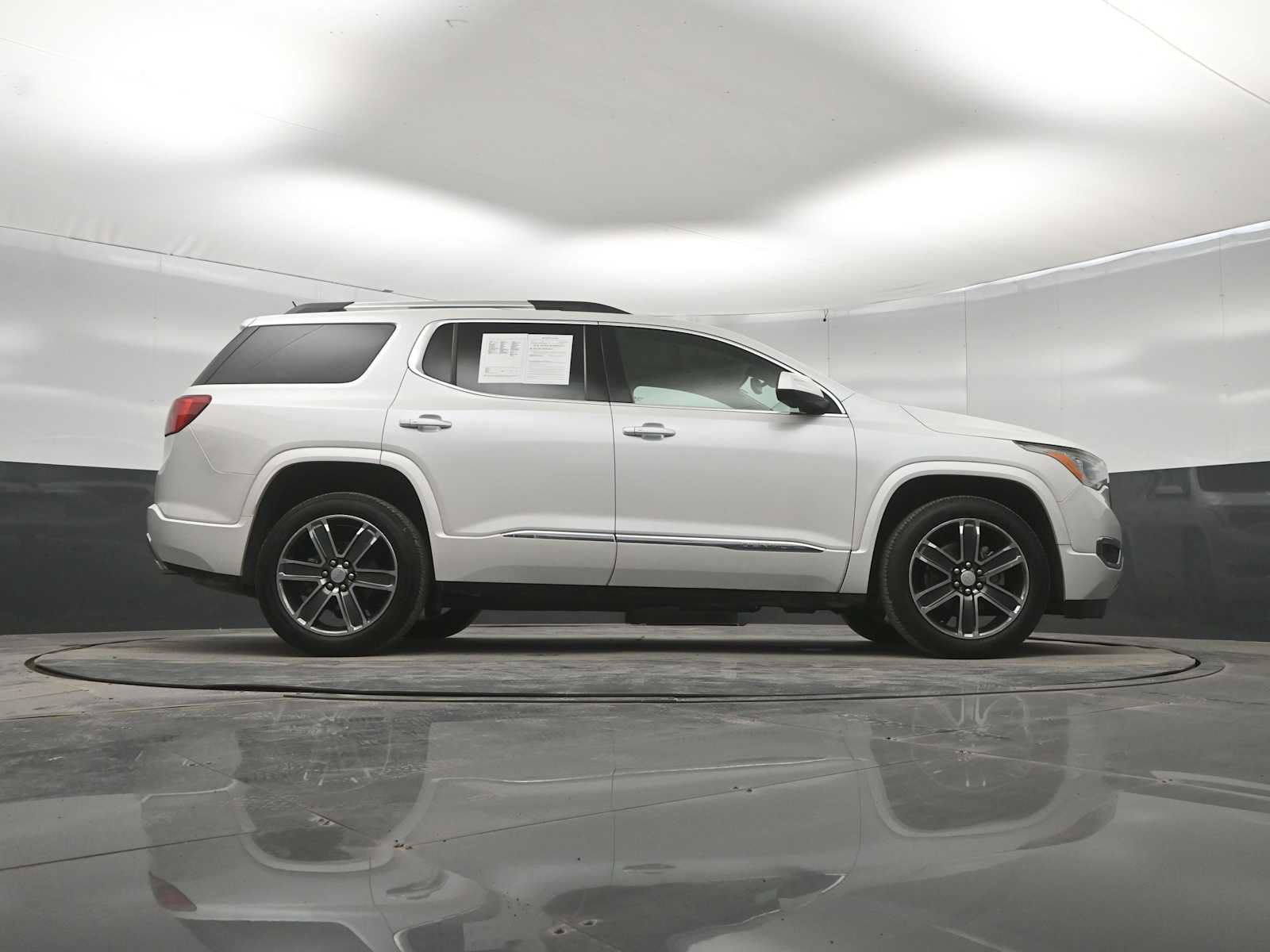 Used 2019 GMC Acadia Denali w/ Technology Package AWD/4WD image 33