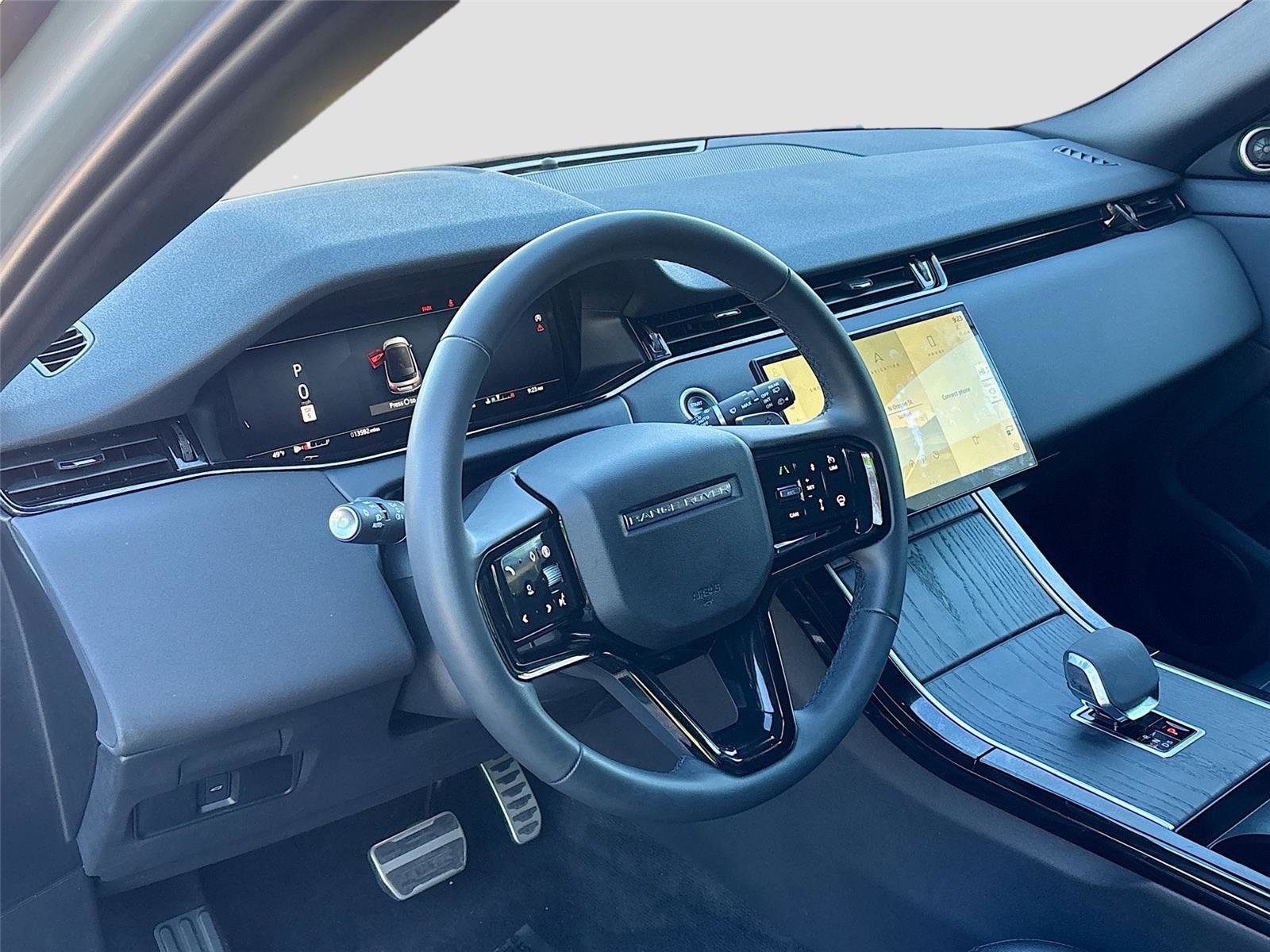 Used 2024 Land Rover Range Rover Evoque Dynamic SE image 10