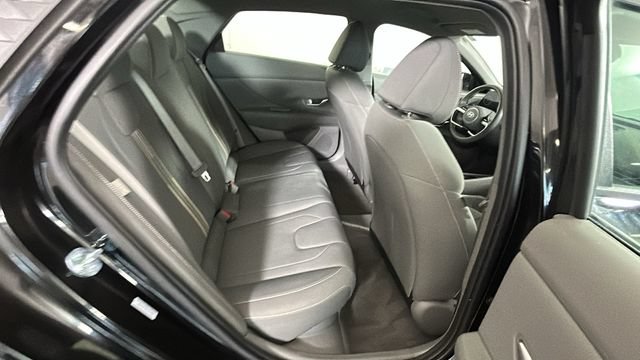 Certified 2025 Hyundai Elantra SEL FWD image 30