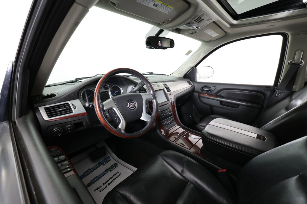 Used 2010 Cadillac Escalade Luxury AWD/4WD image 10
