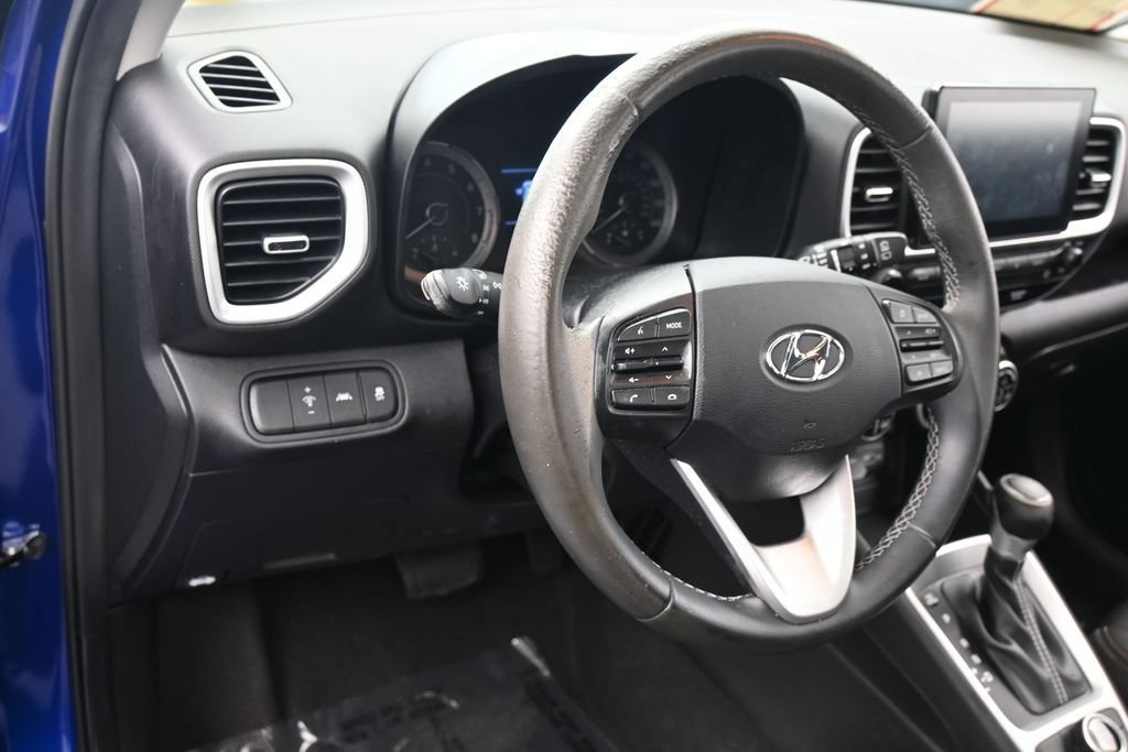Used 2022 Hyundai Venue SEL FWD image 14
