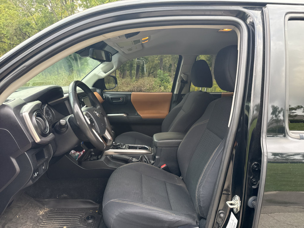 Used 2019 Toyota Tacoma SR5 AWD/4WD image 10