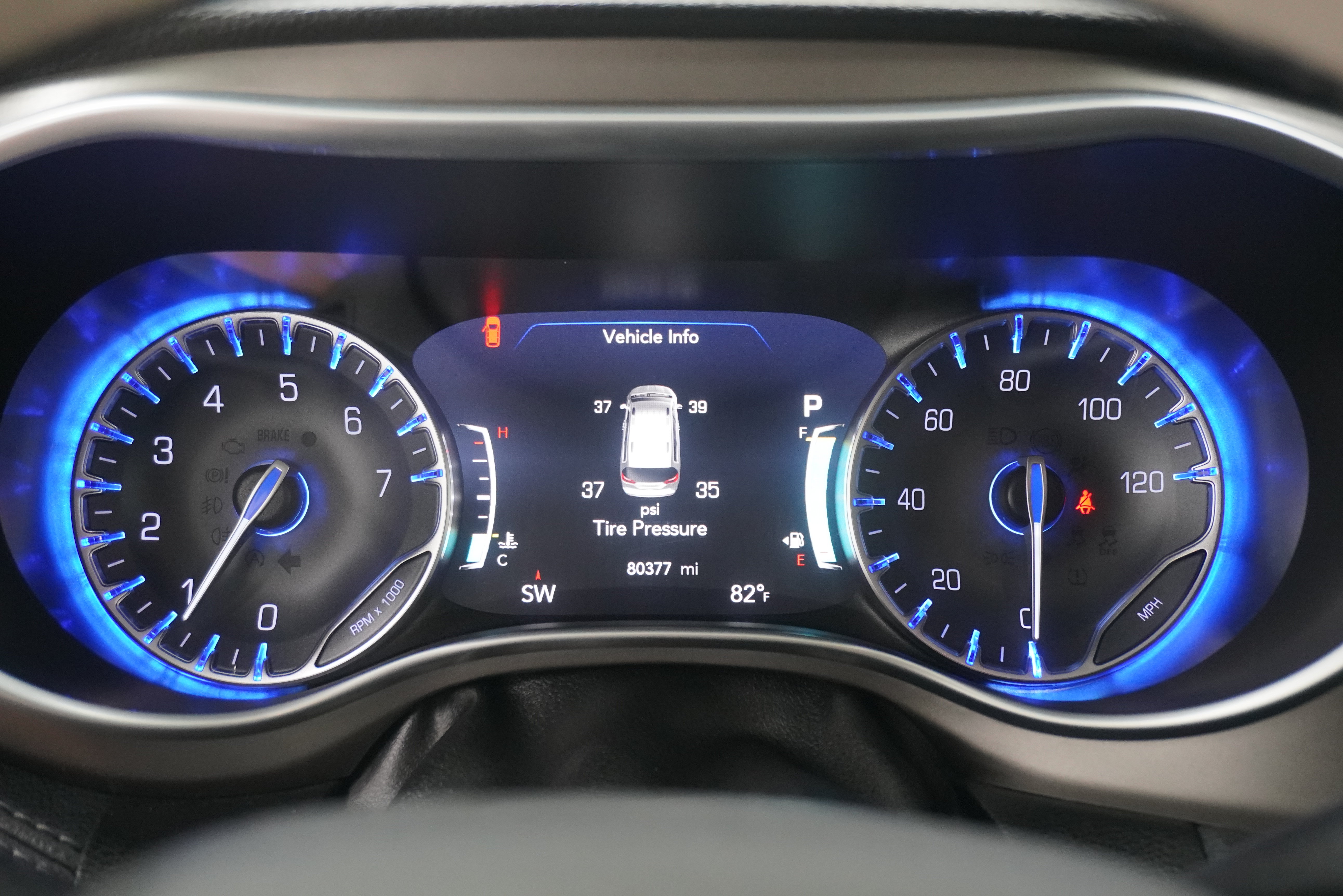 Used 2018 Chrysler Pacifica Limited FWD image 17