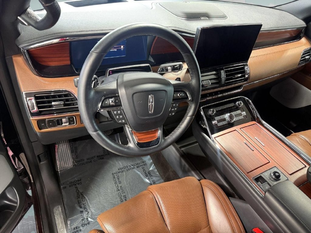 Certified 2023 Lincoln Navigator Reserve AWD/4WD image 11